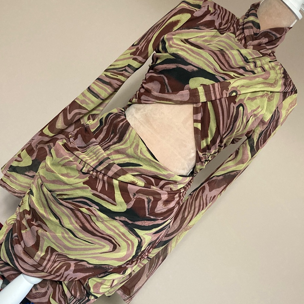 PrettyLittleThing Multicolor Abstract Dress with cutout - size 10